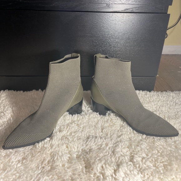 Everlane Boot - Picture 4 of 4